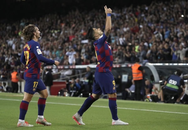2026世界杯，球迷剃光头涂上国旗颜色